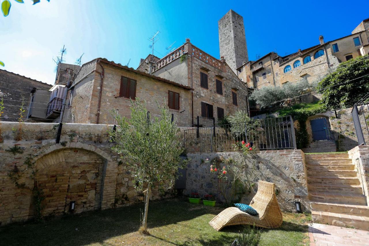 The Tower'S Garden Apartment San Gimignano Bagian luar foto