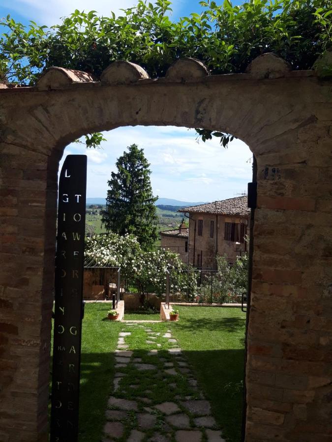 The Tower'S Garden Apartment San Gimignano Bagian luar foto
