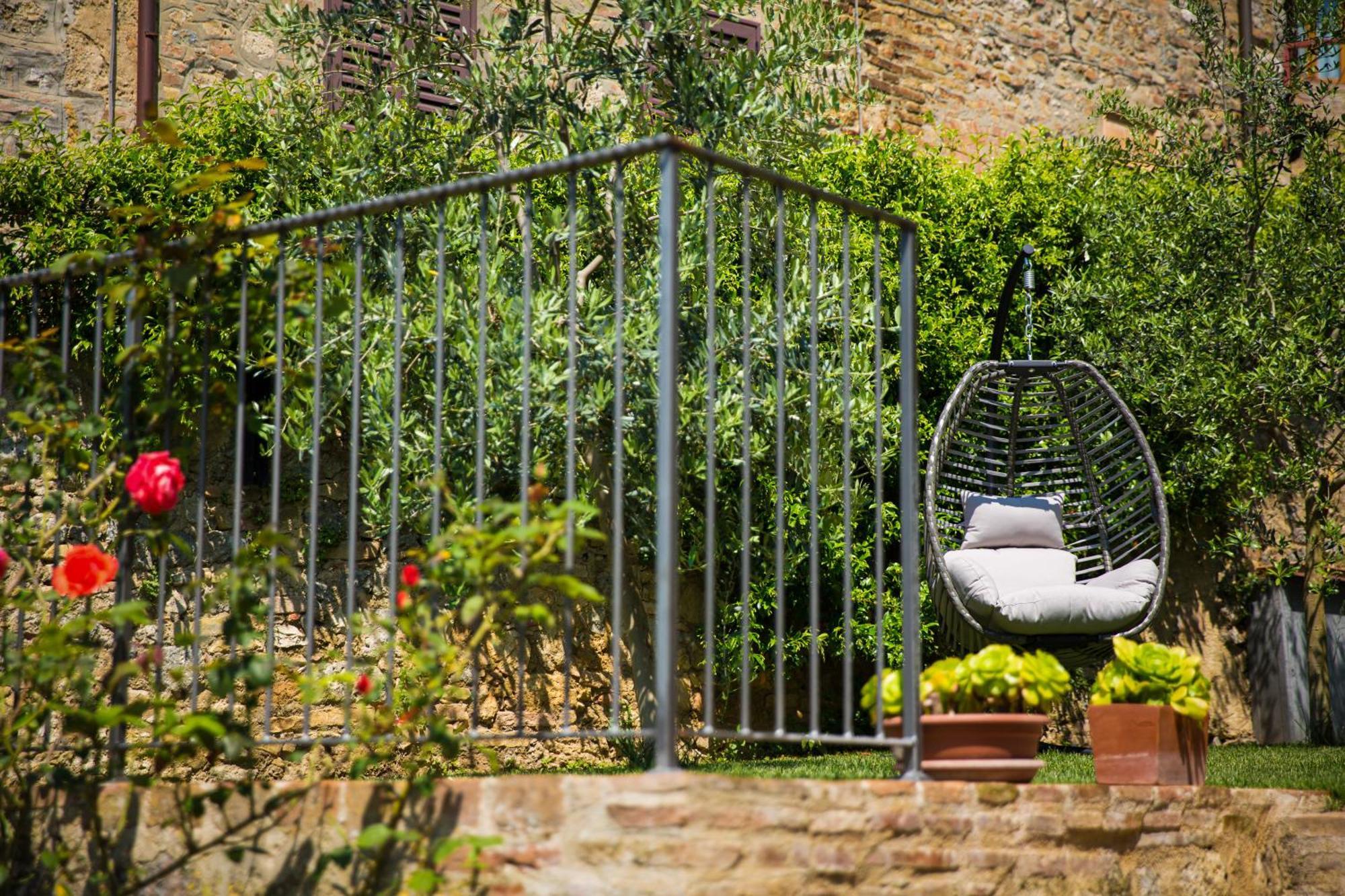 The Tower'S Garden Apartment San Gimignano Bagian luar foto